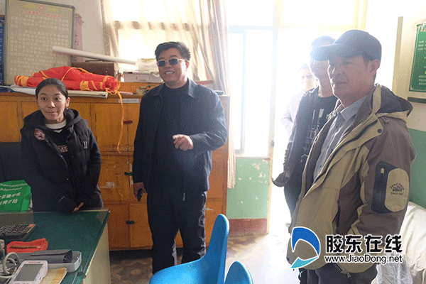 4.周喜强副书记在聂拉木县副书记李杰、卫计委主任马源陪同下,了解乃龙乡卫生院的情况