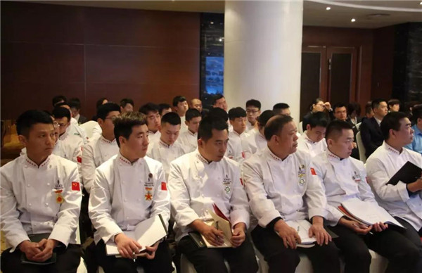 百纳餐饮: 阳明心学与百纳企业文化学习讲座在