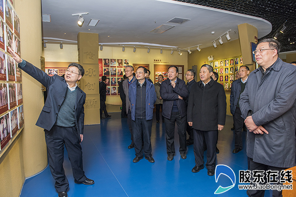 与会嘉宾参观烟台大学