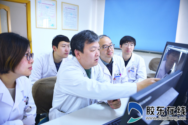 邹海东带教青年医生