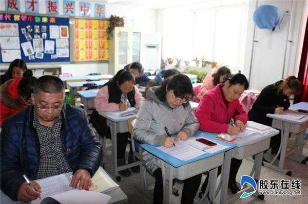 新石路小学党支部以考促学测试《条例》1