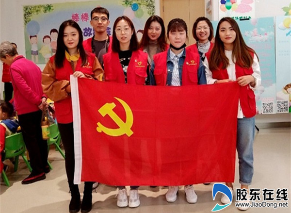 烟大文经开展关爱儿童志愿服务_副本