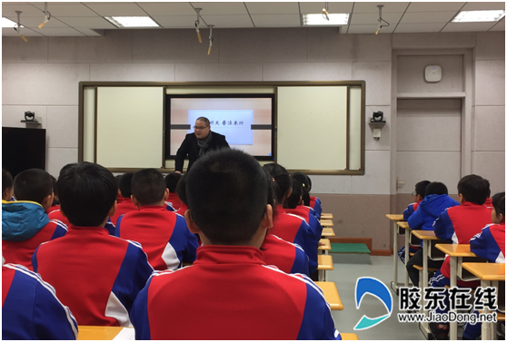 普法先行--招远实验小学开展家长进课堂活动_副本