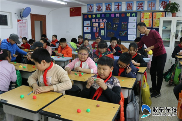 新石路小学成功举行“家长讲坛”活动3