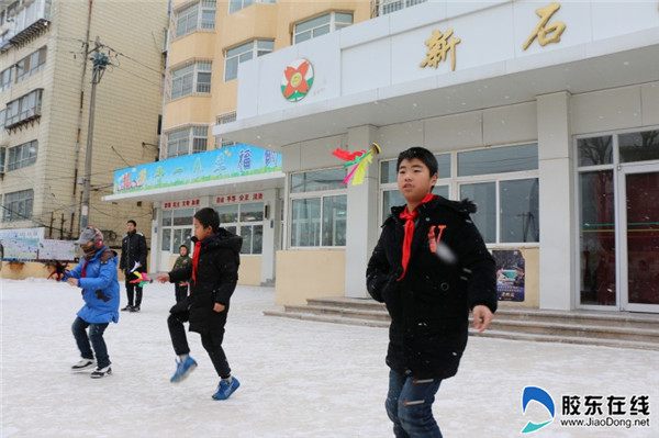 新石路小学举行冬季跳绳踢毽大赛1