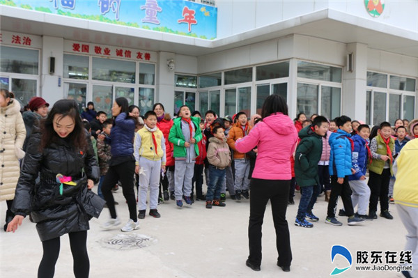 新石路小学举行冬季跳绳踢毽大赛2