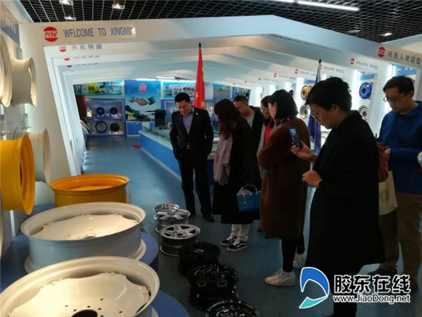 龙口一中组织部分教师走进兴民智通集团考察教研