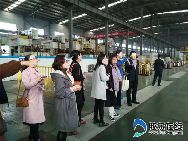 龙口一中组织部分教师走进兴民智通集团考察教研1