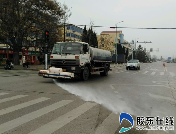 各保洁作业公司集中所有机械化车辆,积极应对重污染天气