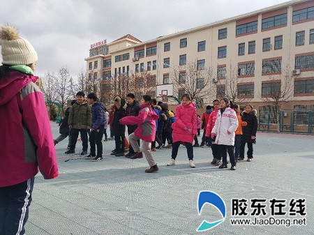 莱山区实验小学庆元旦阳光体育比赛顺利落幕_副本