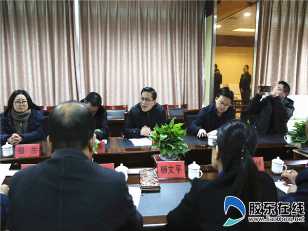 重庆市巫山县教育考察团来龙口一中考察交流