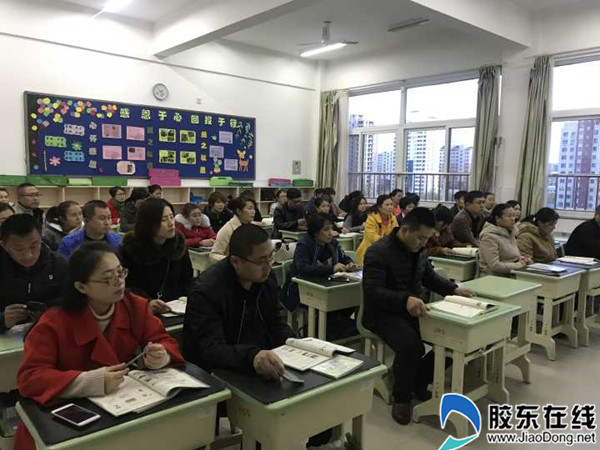 开发区第八小学召开学生家长会_副本