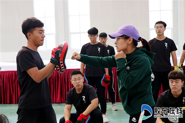 王焕珍老师现场指导学生