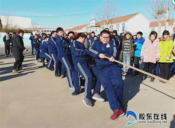 郭家埠学校举行2018庆元旦拔河比赛1