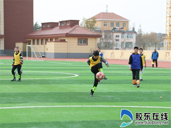 长岛一校第三届“校长杯”足球联赛正式开踢2
