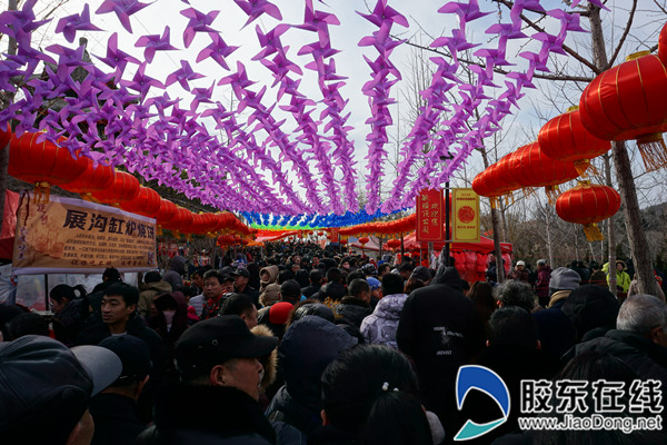 今天是庙会第一天,已然是人山人海