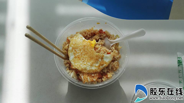 午饭刚吃两口就跑去抢救室抢救病人