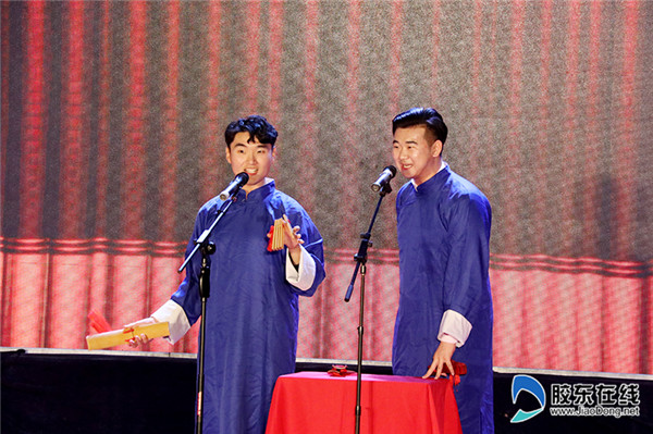相声《我是大学生》体现烟大文经学子的精神风貌