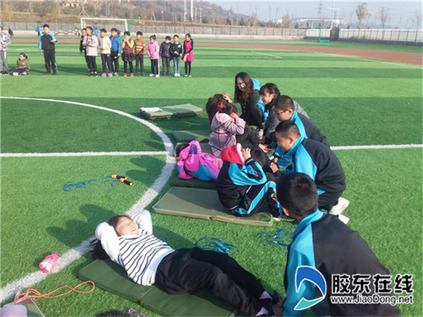 兜余中心小学举行体质健康达标运动会1