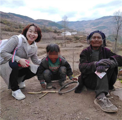 四川大凉山彝族自治州喜德县的孩子2_副本