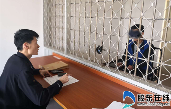 男子微信转帐盗老板钱财 与朋友语音聊天 露马