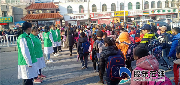 烟台护士学校召开学雷锋活动总结表彰大会