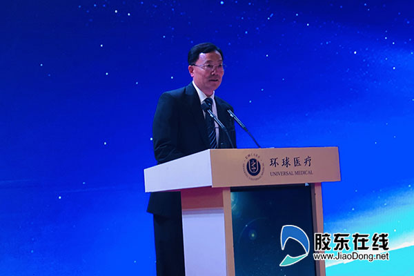 烟台海港医院院长孟凡学主持揭牌仪式