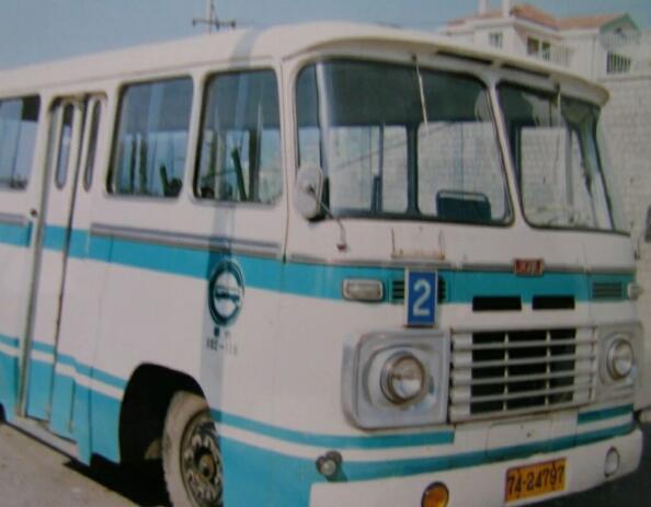 70年代使用的天津产客车