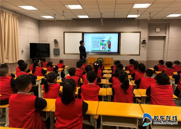 招遠市驗小學開展“交通安全知識”進課堂活動2