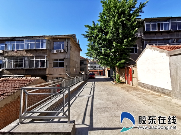 麒麟小区拆后安装护栏
