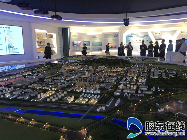 志愿小分队一行首先参观了万华集团展馆