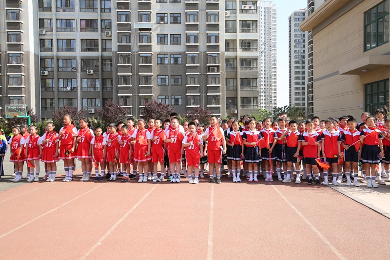 龙海小学迎"六一《歌唱祖国》快闪朗读(组图 科教文体 烟台新闻网