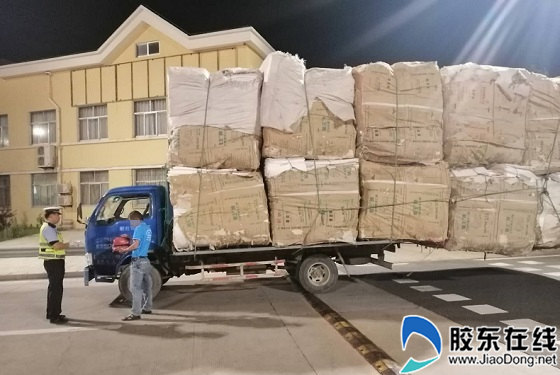 为谋私利多拉货 小货车变超限“巨无霸”被罚(图)