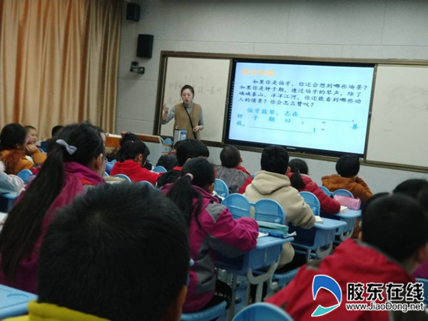 莱山区第五小学“推门听课”活动有序进行中_副本