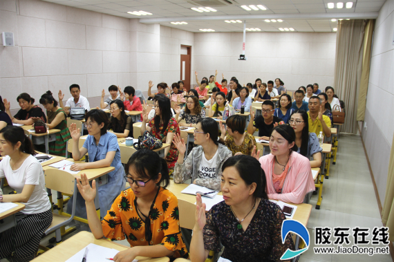 莱州中心小学委员会隆重召开第四届第三次工会会员大会 (1)