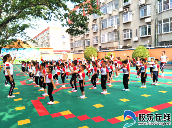 莱州市平里店镇托幼办举行第三届“乒乓扬国威,银球舞童年”幼儿乒乓球操比赛2