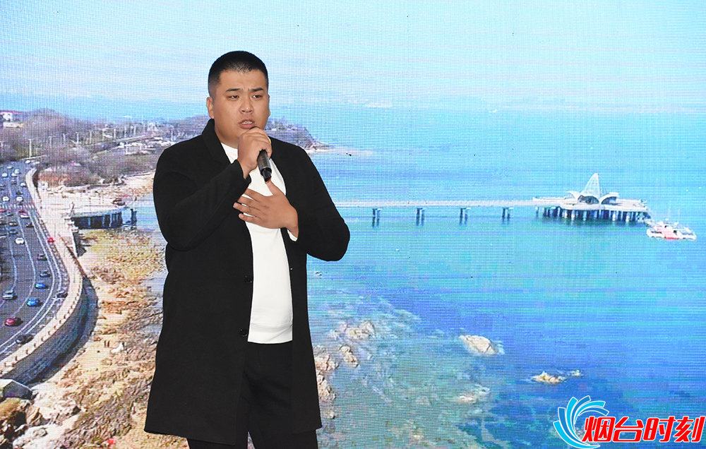原中国武警合唱团领唱王嘉宇,演唱歌曲类二等奖作品,由赵卫森作词、刘健作曲的《我爱烟台》。