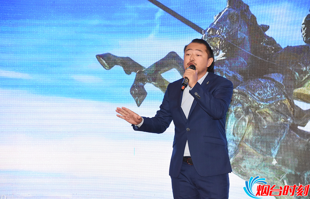 呼和牧人演唱他作曲,刘静作词的《我爱你烟台》。
