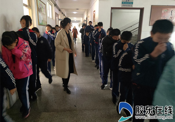 招远丽湖学校强化"消防"安全教育(图)