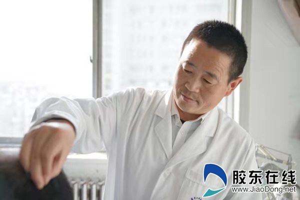 王金顶给患者治疗1