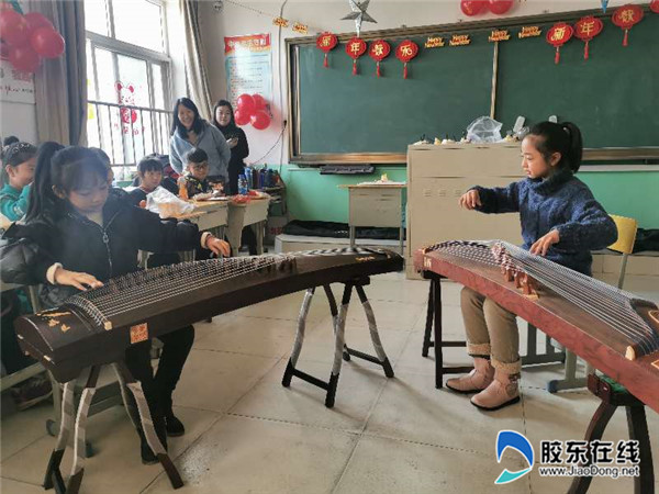 孩子們喜迎新年