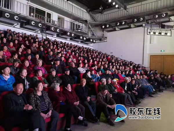 5觀眾在小劇場觀看演出