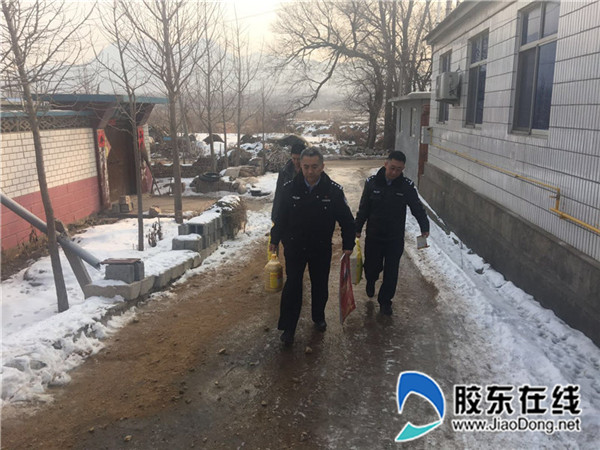 福山交警節前走訪慰問轄區貧困群眾1