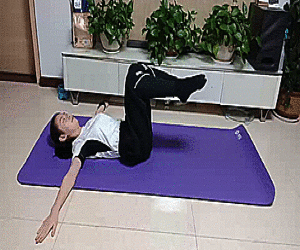 10.仰卧屈膝扭转