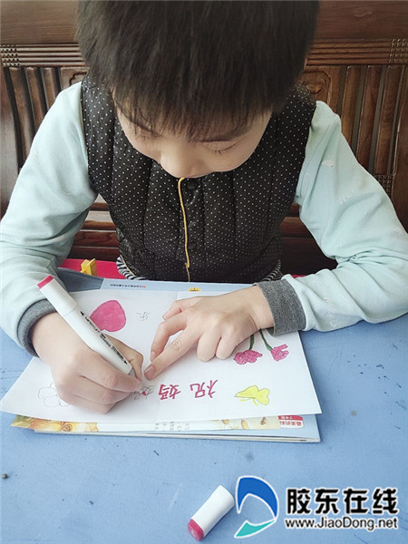 只楚小学举行“红领巾致敬巾帼英雄”主题活动