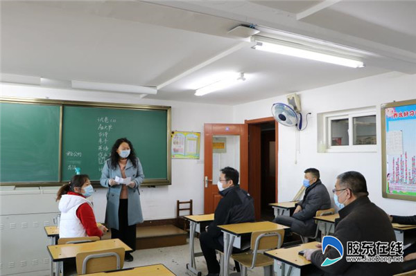 教体局督导组悉心指导新石路小学开学演练活动