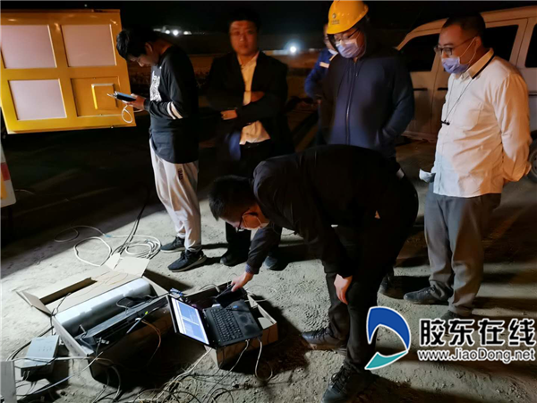 维护人员抢抓时间进行调测