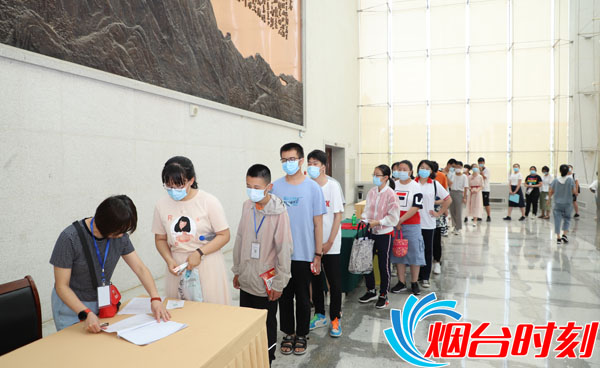 6学生排队登记信息