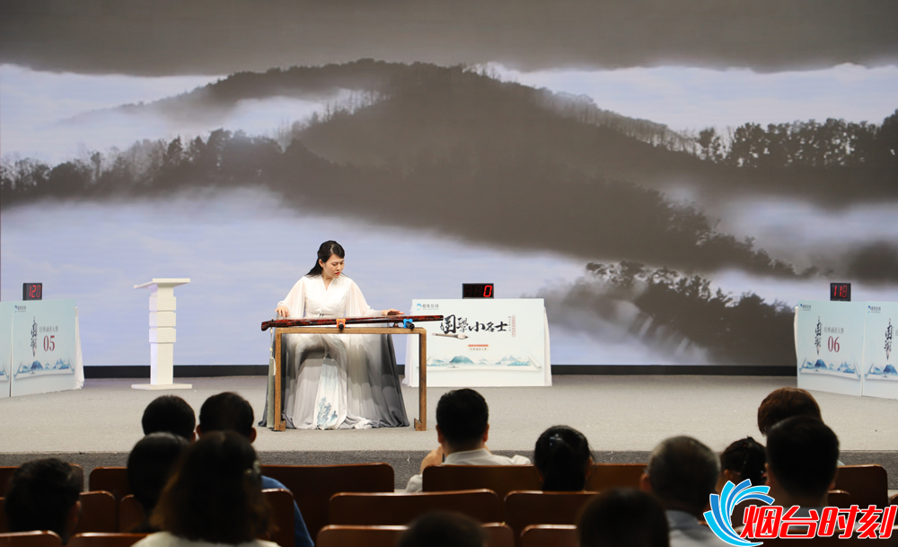 青年古琴演奏家、烟台静宣古琴传播有限公司创始人静宣校长带来古琴演奏《酒狂》