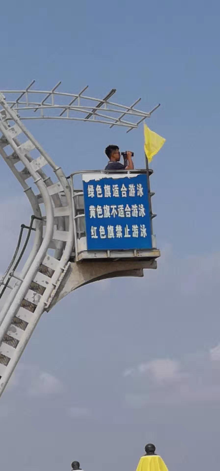 值守人員瞭望海上情況